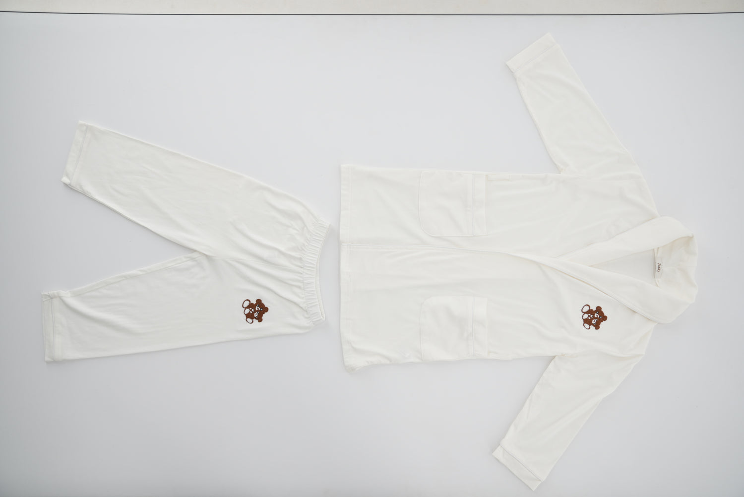 بيجامه مع روب