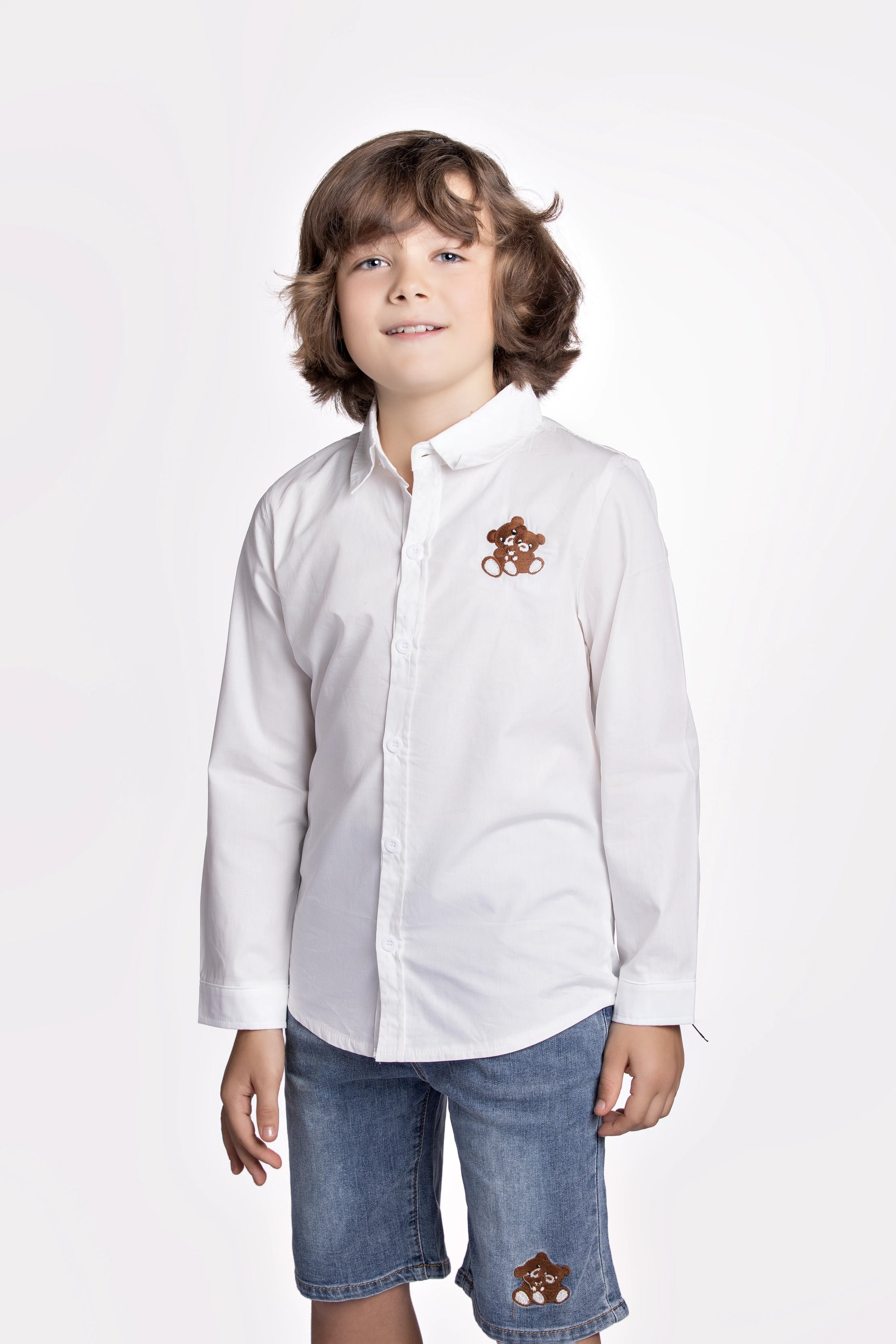 قميص أبيض ولادي