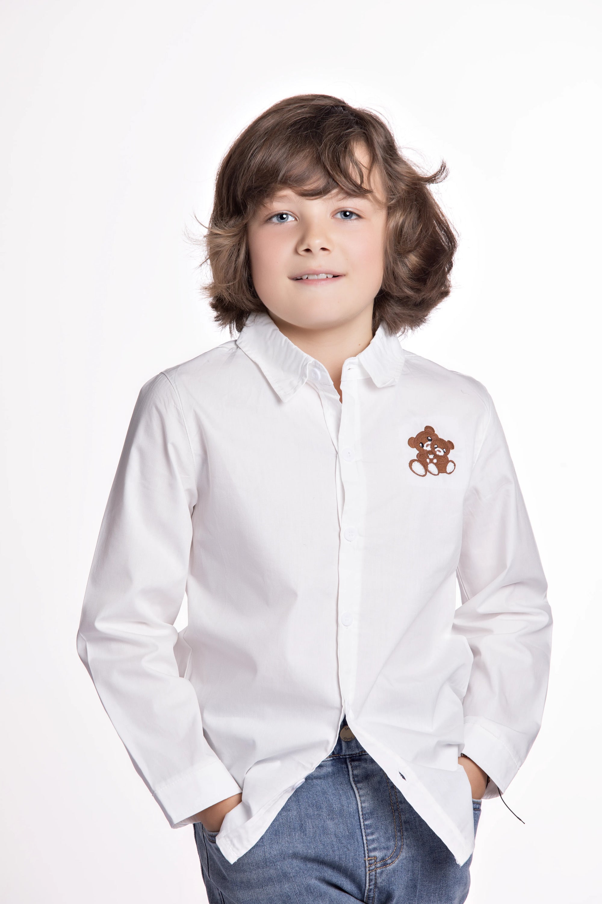 قميص أبيض ولادي